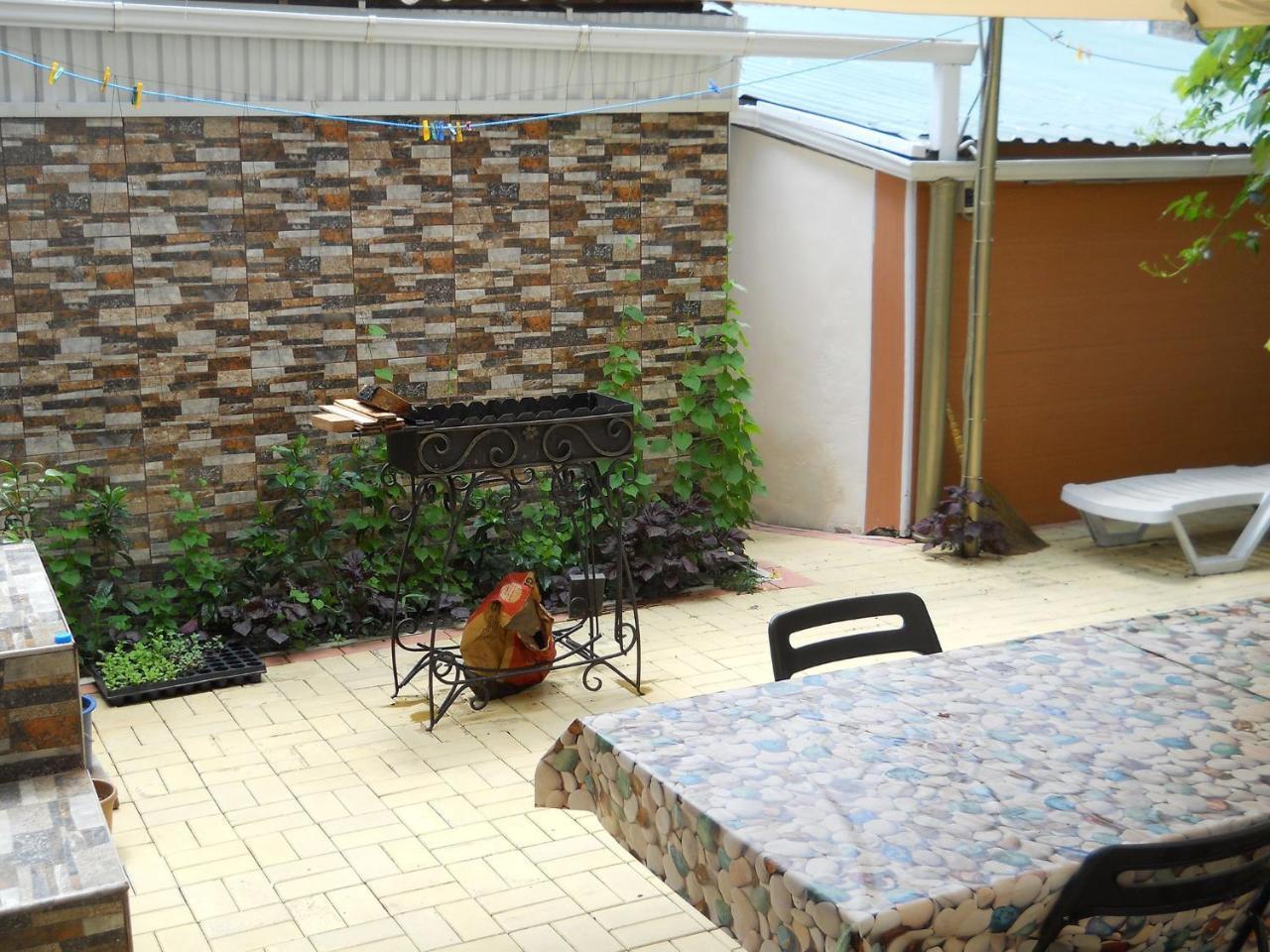 Hotel Добрый Лев Sochumi Exterior foto